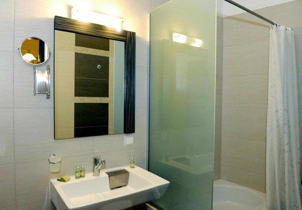 Hotel Aerolithos Adamantas  Zimmer foto