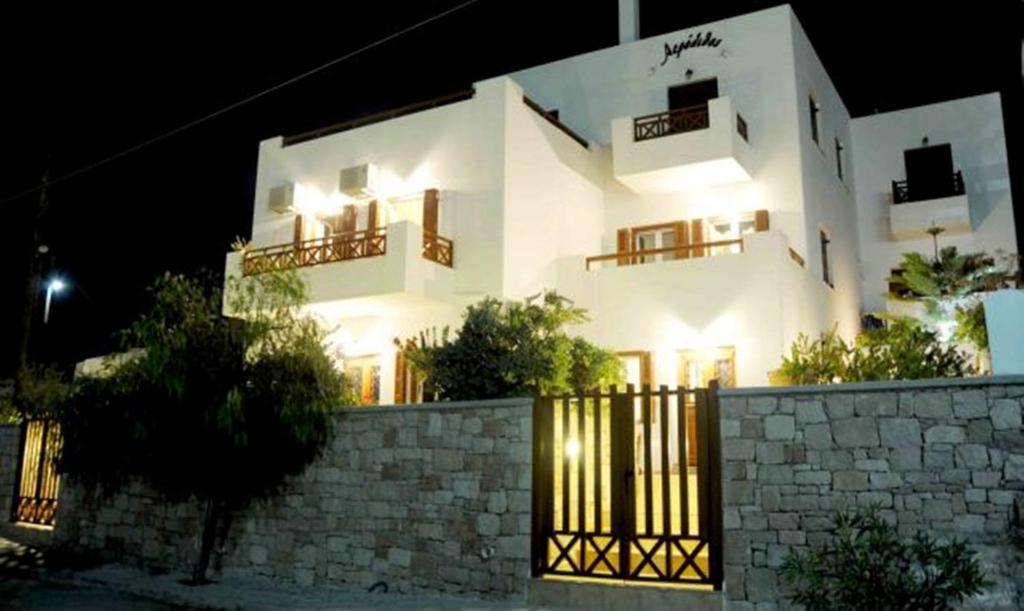 Hotel Aerolithos Adamantas  Exterior foto